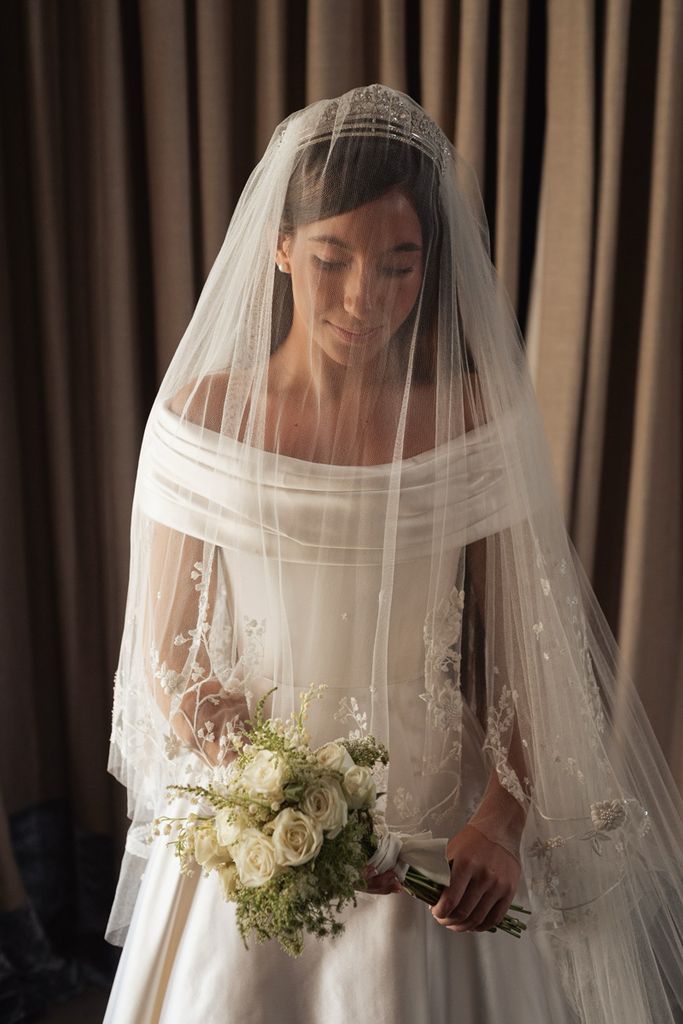 velo de novia tres metros hecho en un telar de 200 años y ramo blanco