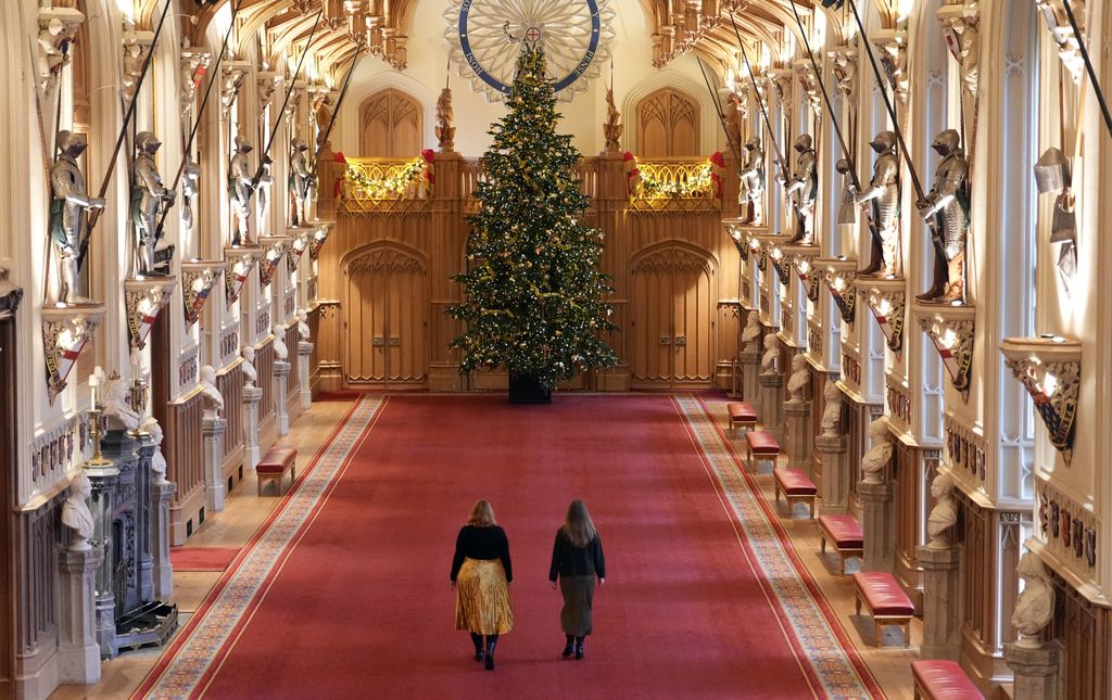 Interior del Castillo de Windsor, decorado de Navidad (Foto de Andrew Matthews/PA Images via Getty Images)