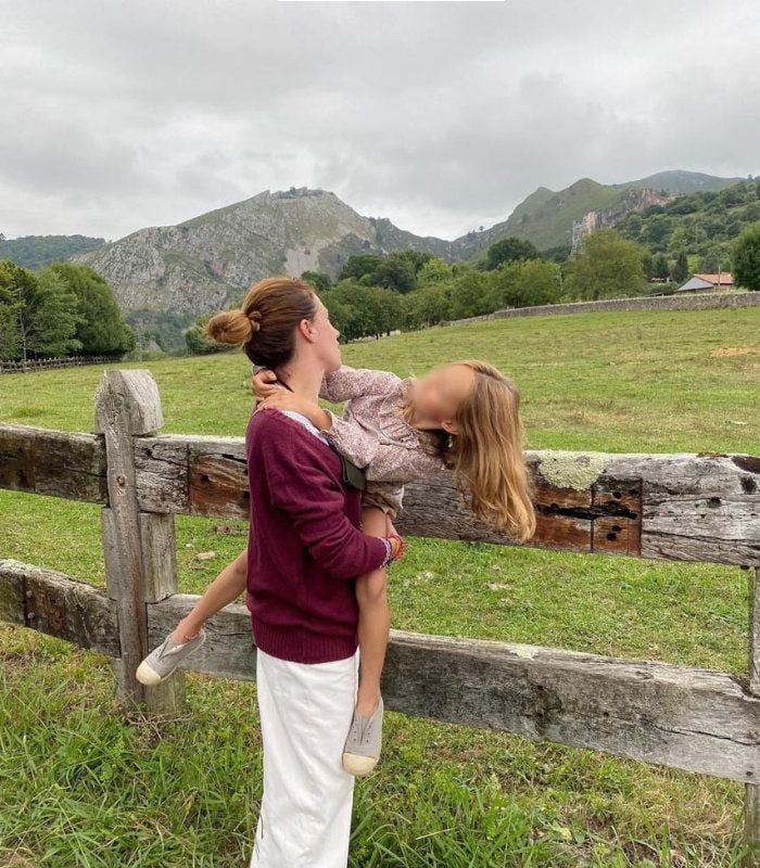 Carola Escámez junto a su hija Carmela