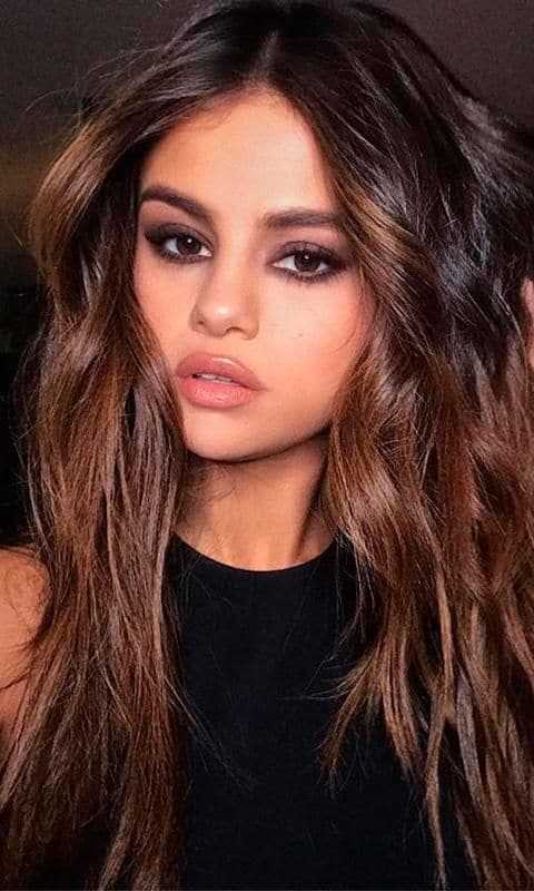 selena gomez con mechas balayage