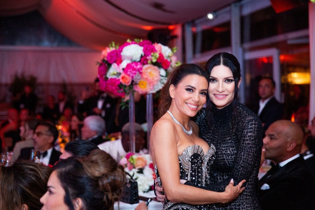 Eva Longoria con Laura Pausini, que puso la banda sonorsa de una noche mágica