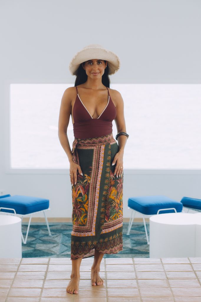 SIMORRA reúne a Marta Pombo, María Fernández-Rubíes, Lucía y Helena Cuesta, Marta Lozano, Teresa Andrés Gonzalvo y Luisa Fernanda Islas en Costa Brava para demostrar cómo llevar los looks de baño más allá de la playa (junio 2026)