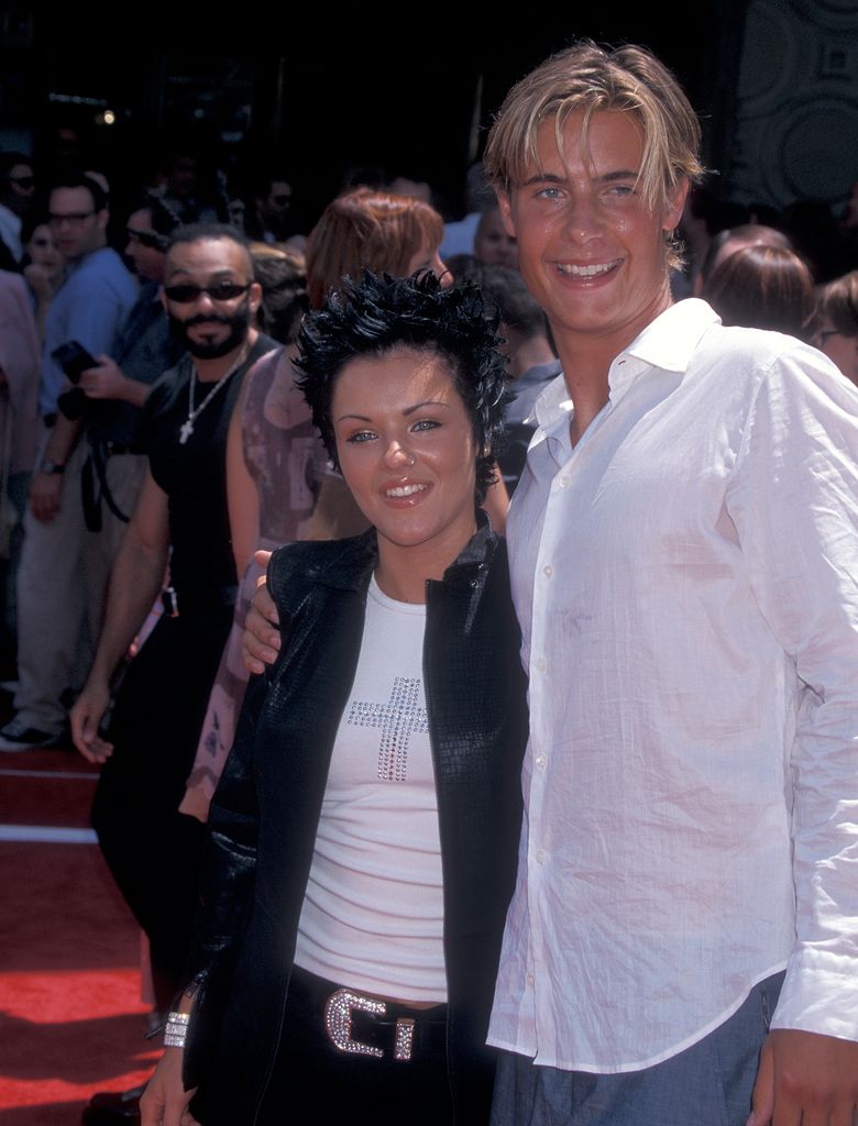 Erik von Detten junto a la cantante Krystal Harris en el estreno de 'Princesa por sorpresa', celebrado el 29 de julio de 2001 en el Teatro El Capitan de Hollywood