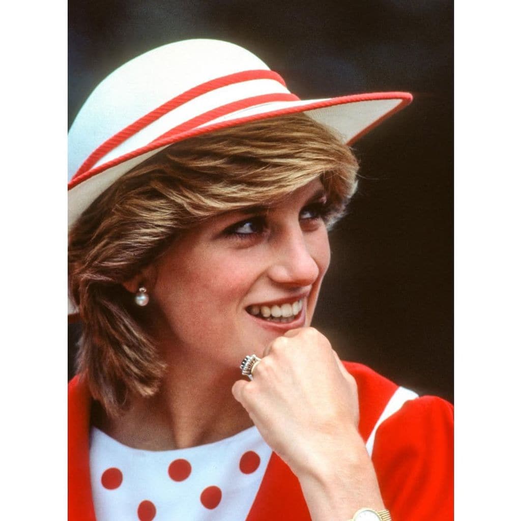 El anillo de compromiso pertenecía a la suegra de la princesa Kate, la fallecida princesa Diana
