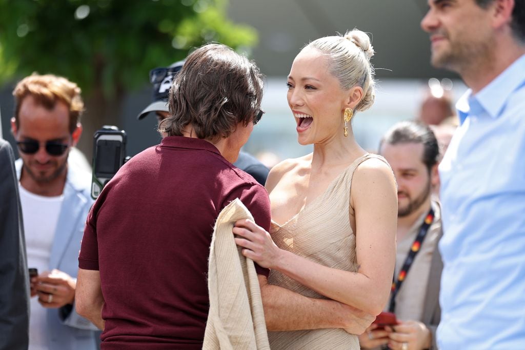 Tom Cruise y Pom Klementieff en Cannes