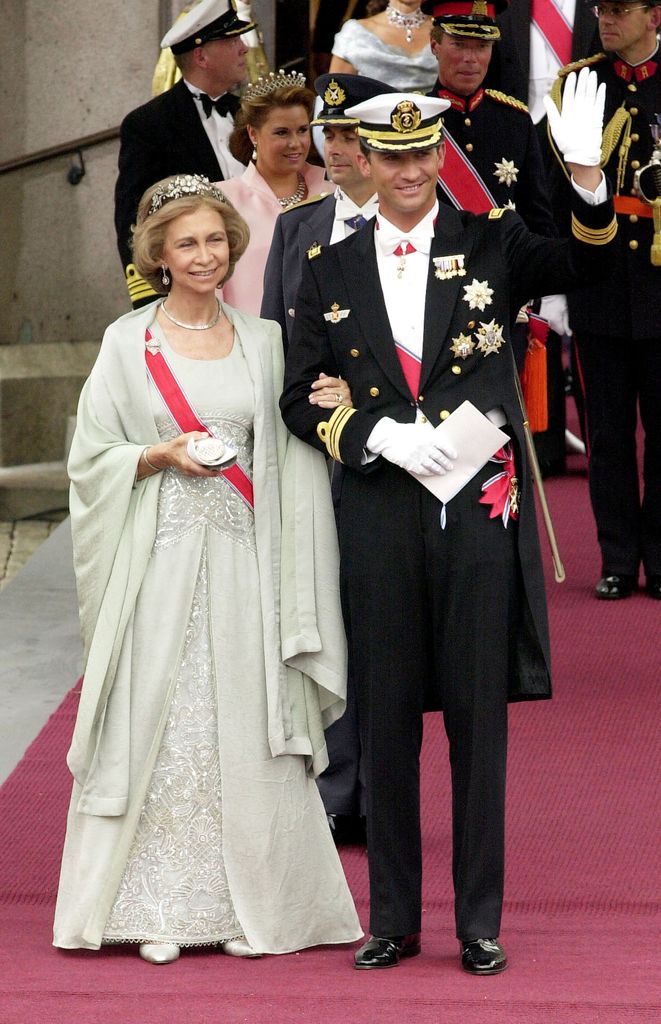 Don Felipe y doña Sofía en la boda de Haakon y Mette-Marit de Noruega celebrada el 25 de agosto de 2001 en la Catedral de Oslo 