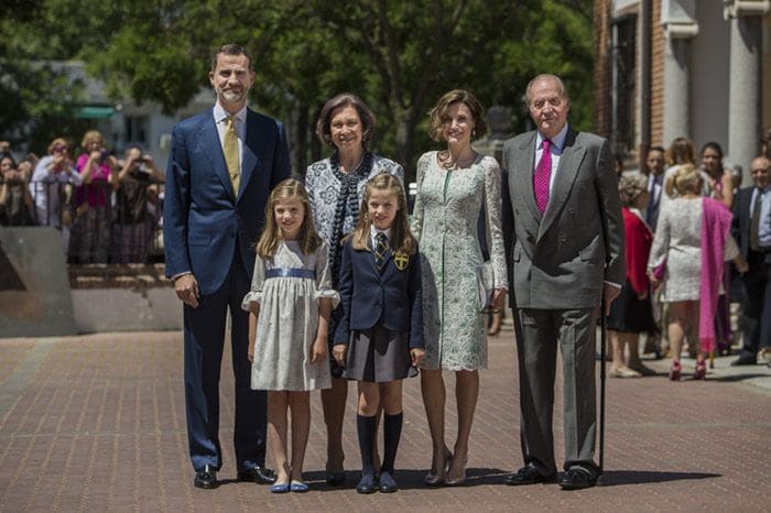 Con la proclamación de Felipe VI, la Familia Real pasó a estar formaada por seis miembros -el Rey, la reina Letizia, el rey Juan Carlos, la reina Sofía, la princesa Leonor y la infanta Sofía-, y las infantas Elena y Cristina dejarán de formar parte de la Familia Real para pasar a ser 'familia del Rey'
