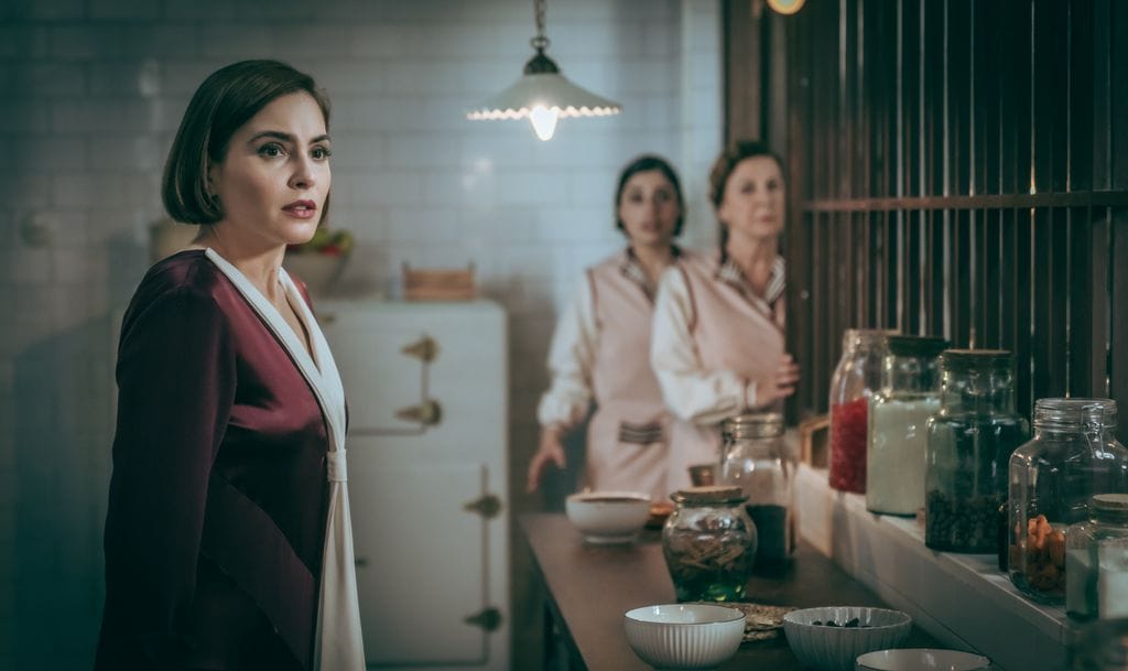Ana desvela que Lourdes tiene una oferta de trabajo de Jean Baptiste