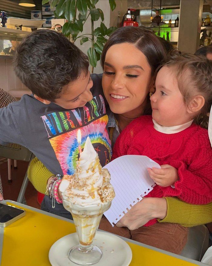 Tania Rincón y sus hijos