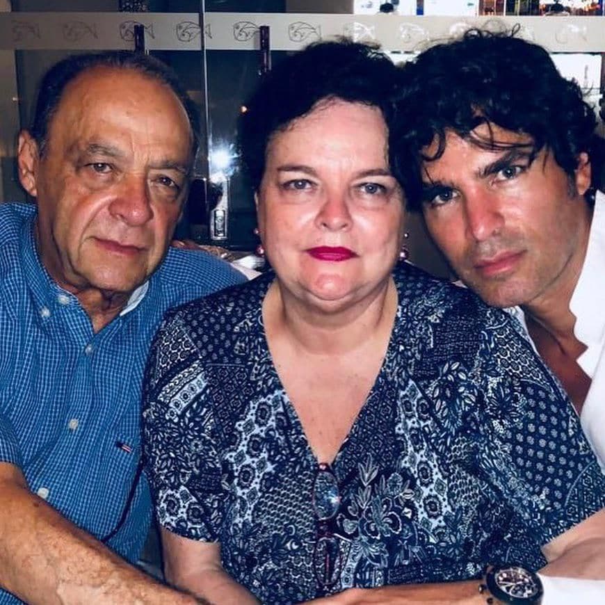 Eduardo Verástegui y sus padres