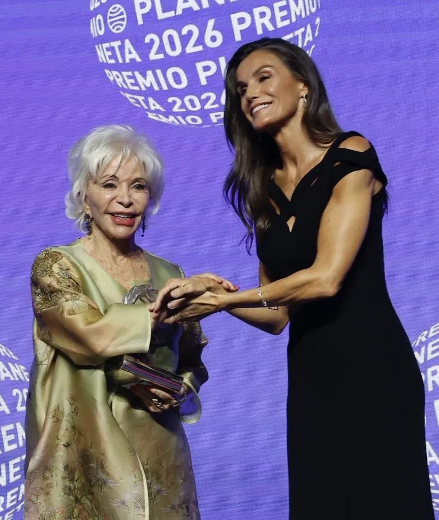 La imagen de la reina Letizia junto a la galardonada