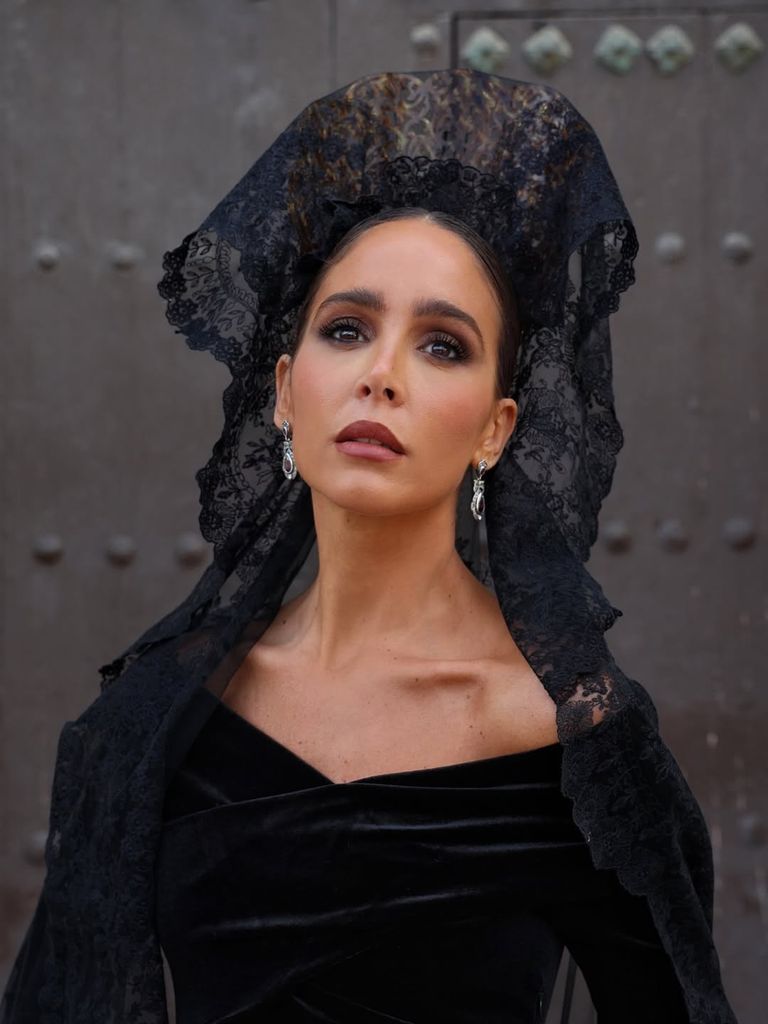 La influencer Rocío Osorno, con mantilla, en la Semana Santa de Sevilla.
