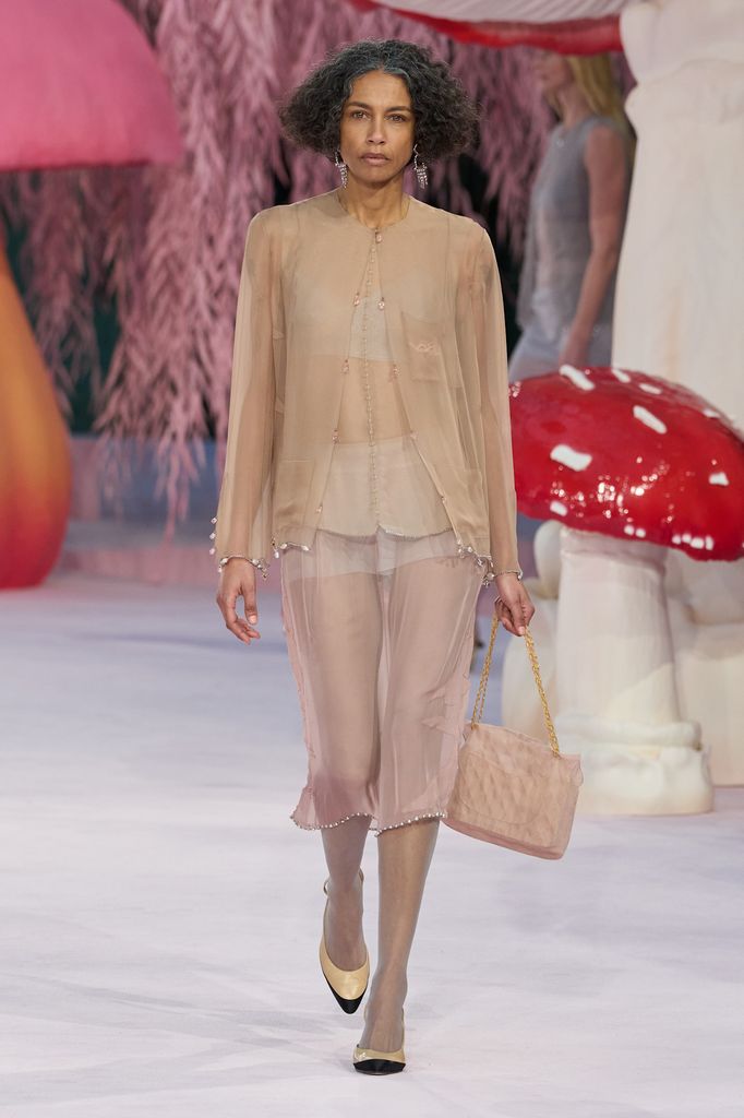 Stephanie abrió el desfile de alta costura de Chanel 