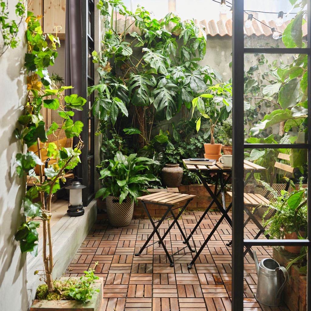 Terraza con muebles plegables
