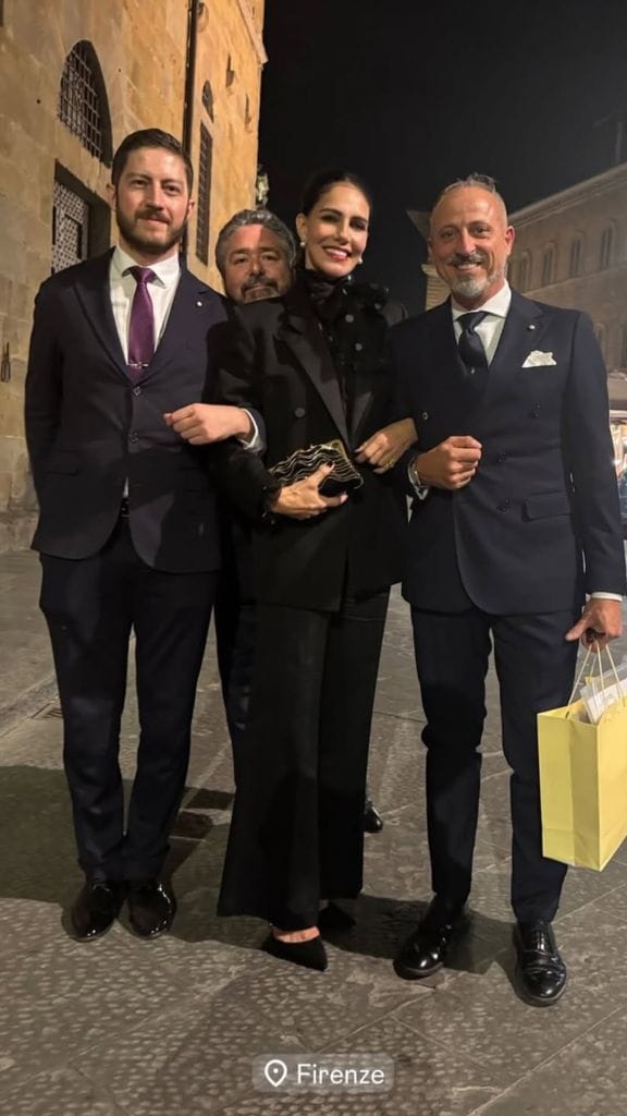 Adriana Abascal junto a unos amigos, entre ellos, el Gran Duque de Rusia disfrutando de Florencia