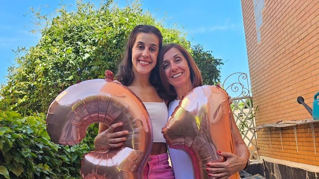 Carolina Marín con su madre el día de su 31 cumpleaños