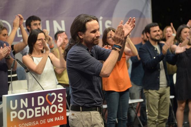 Tras argumentar su denuncia en una extensa carta dirigida al Instituto de la Mujer, Podemos ha respondio a Mariló. El partido lamenta que el comentario vertido por su secretario general en el marco de una "conversación privada", haya podido resultar "ofensivo" para la periodista, aunque también defiende el derecho de su líder a expresar en la intimidad "ironías" o "bromas" que no se dicen "en serio", y que éstas no salgan de ahí, según han explicado a Europa Press fuentes de Podemos
