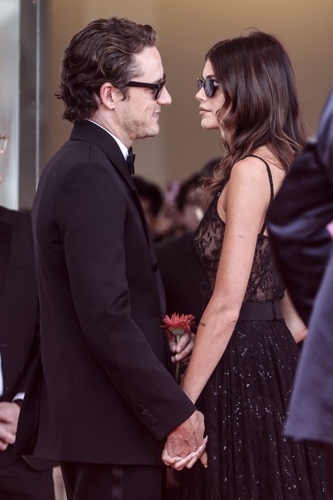 Kaia Gerber y Lewis Pullman