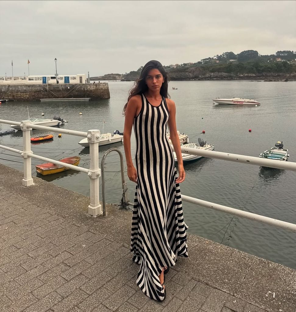 El vestido de rayas de Mango que Lucía Rivera hizo viral en Asturias