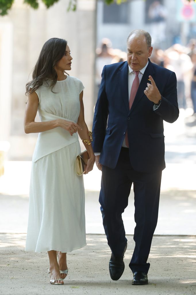 Alberto de Mónaco con doña Letizia caminando en la primera misión diplomática entre España y Mónaco