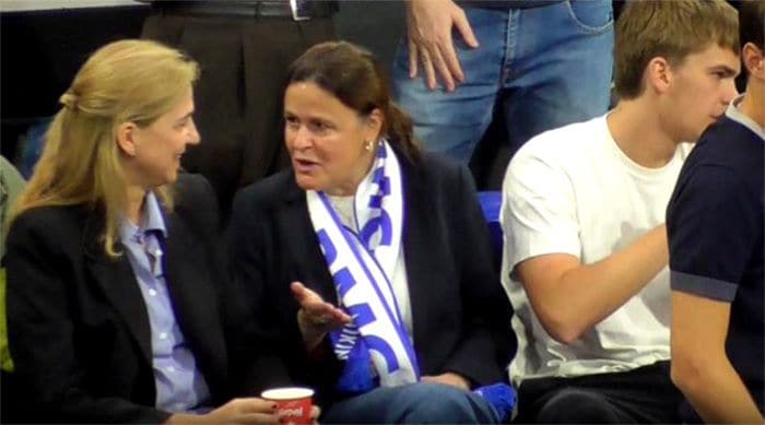 La Infanta charla con la madre de Johanna Zott