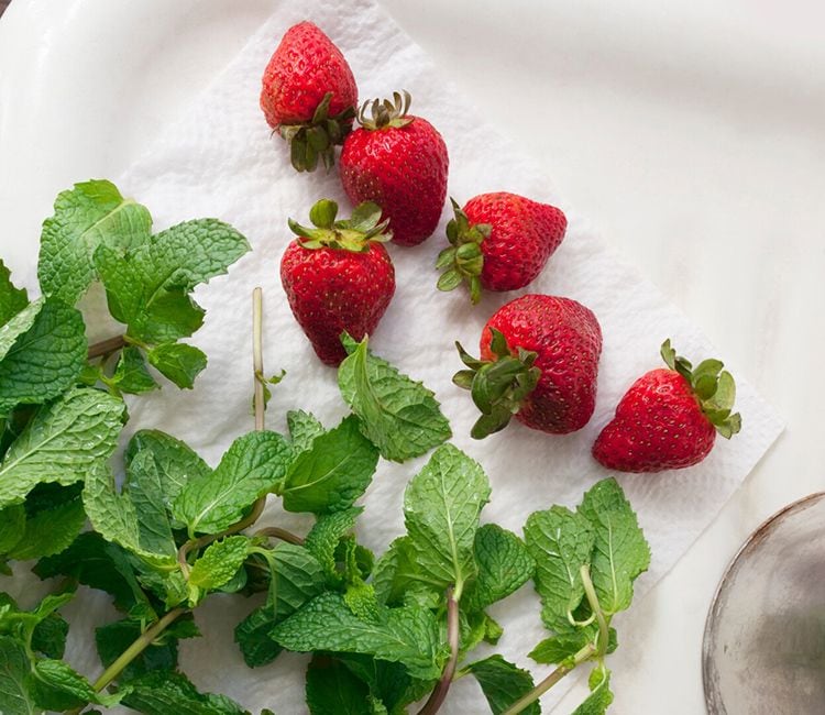 Papel de cocina para evitar que las fresas se estropeen