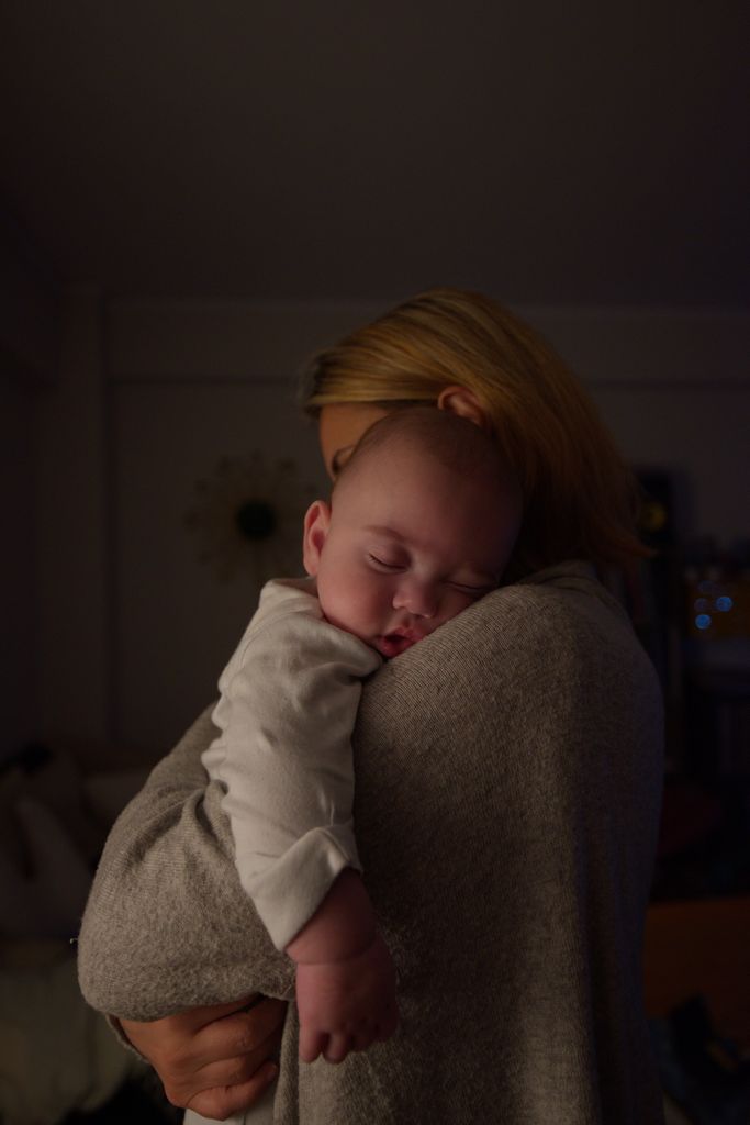 Una rutina adecuada de sueño es benéfica para padres e hijos. 
