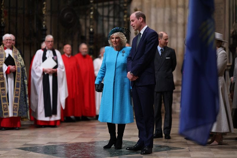 El príncipe Guillermo y la reina Camilla 