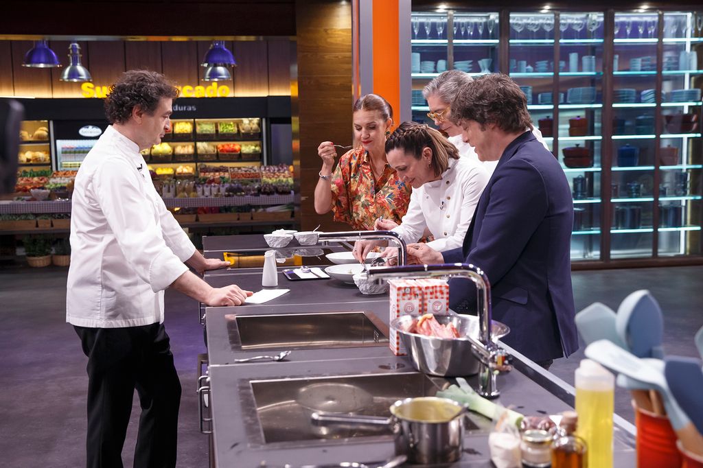 Pepe Rodríguez cocinará también en el último reto de la noche, que contará con la visita de Boris Izaguirre y Begoña Rodrigo