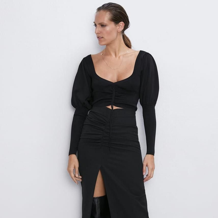 top negro y con escote u de zara
