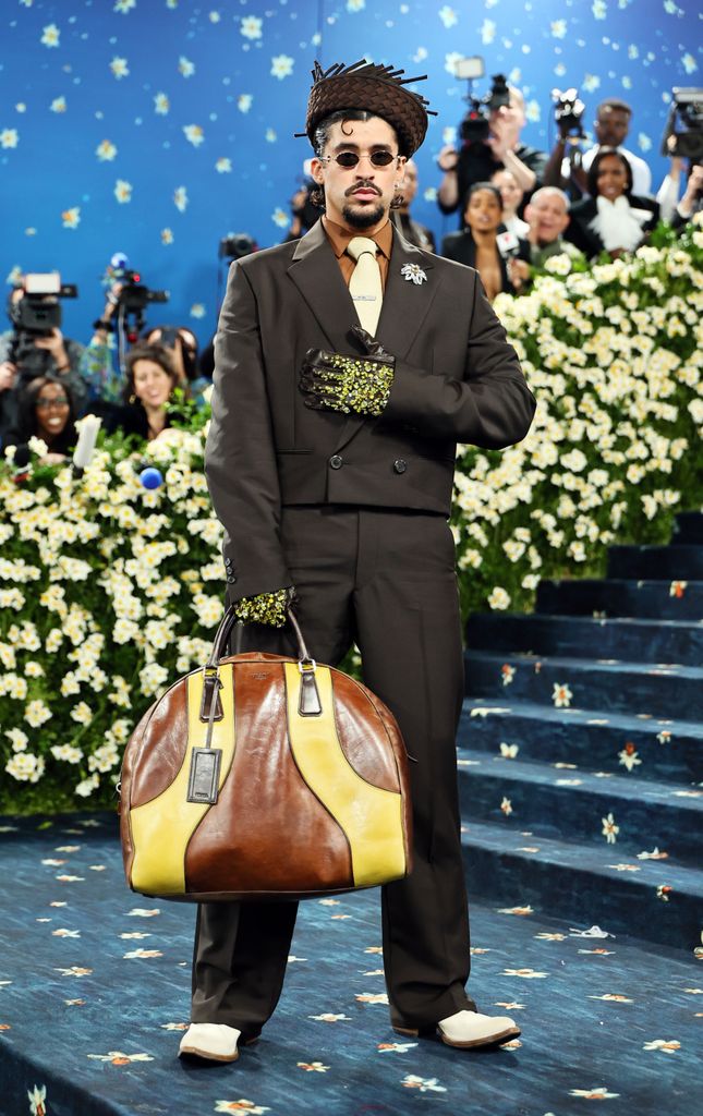 Bad Bunny en la Met Gala de 2025, con la temática 'Superfine: Tailoring Black Style' en el Museo Metropolitano de Arte.