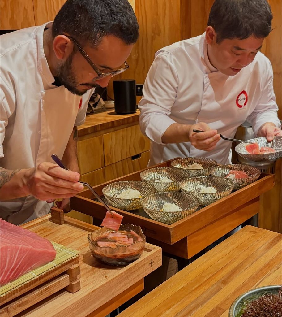 La cantante captó a los chefs en plena acción.