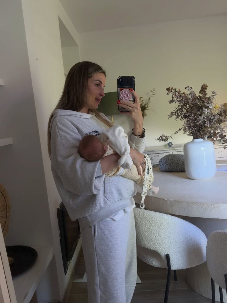 Marta con su hija Covadonga que nació el pasado 15 de abril