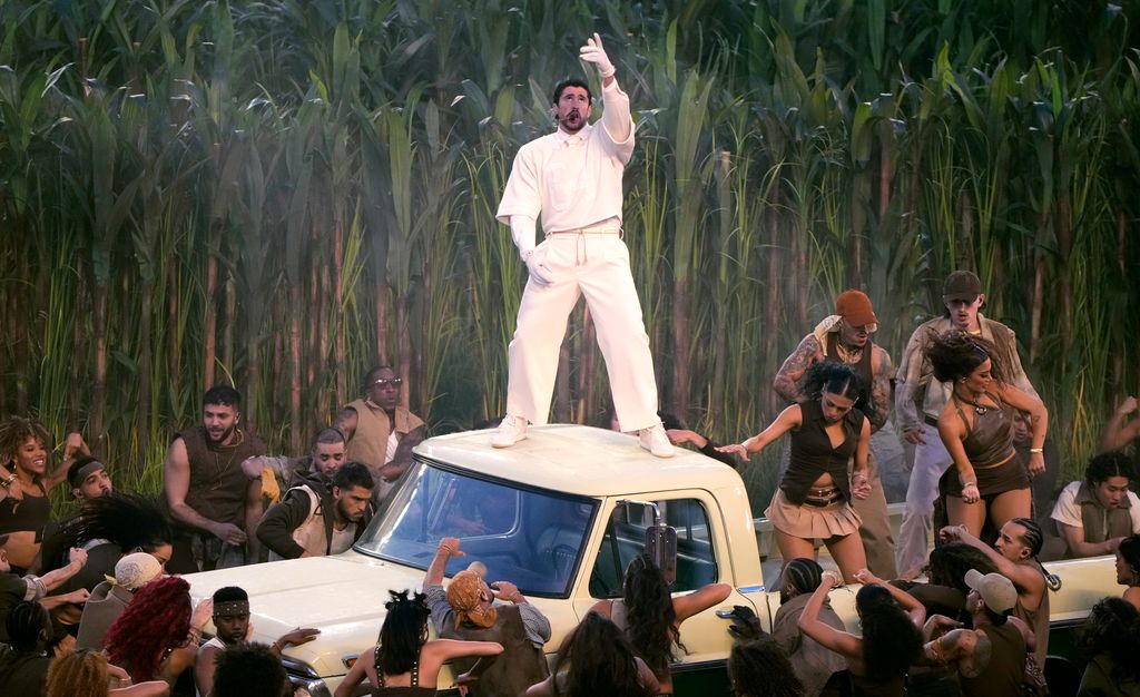 Bad Bunny en el medio tiempo del Super Bowl.
