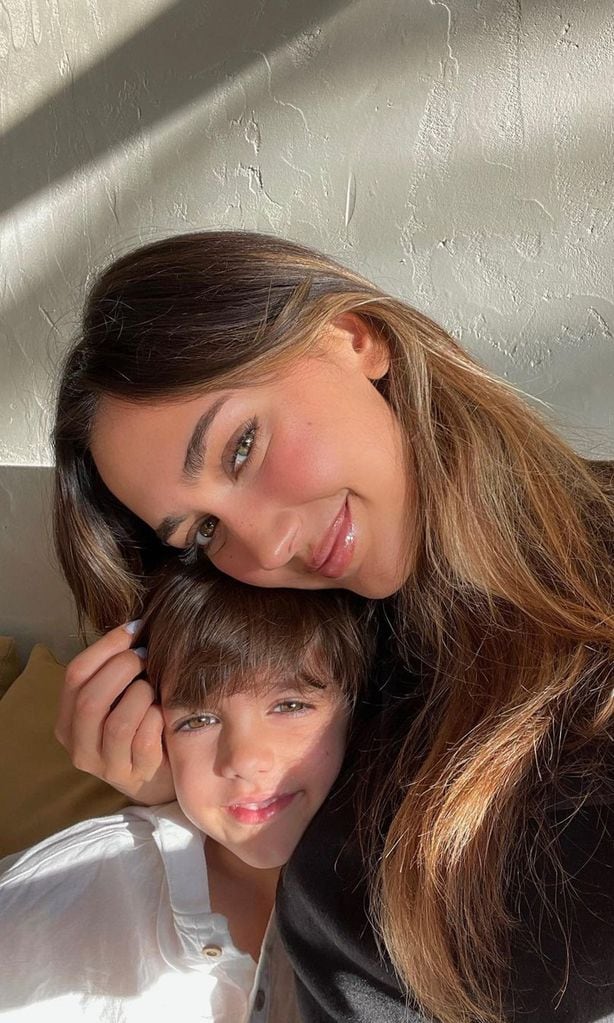 Nicole McPherson y su hijo