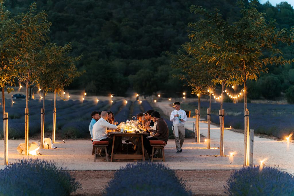 The Lodge presenta "Vesteix The Lodge", una colaboración con el Consell de Mallorca y la marca Moda Artesana Mallorca. 