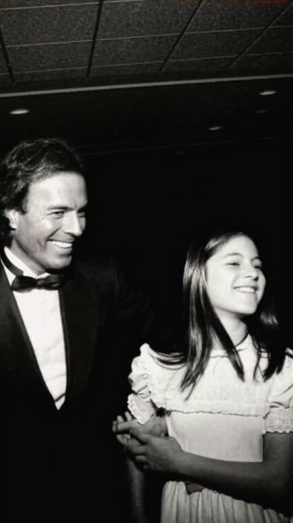 Chabeli Iglesias felicita a su padre con una foto de su infancia