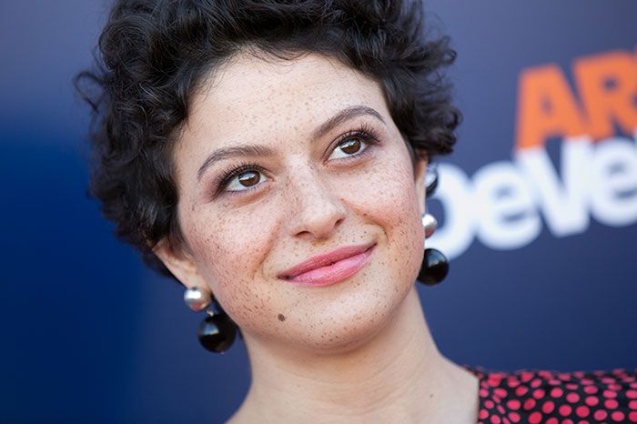 La actriz Alia Shawkat, veinticinco años menor que Brad Pitt, es con quien comparte desde hace meses su afición por la pintura, la música y la cultura
