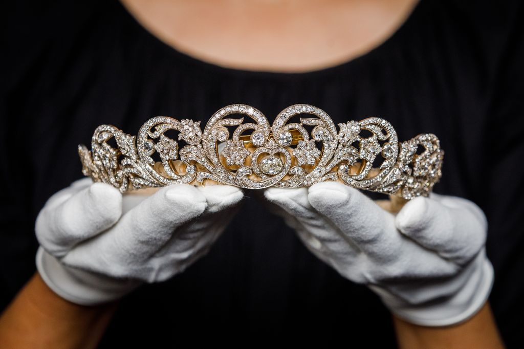 La tiara Spencer en una exposición en Londres