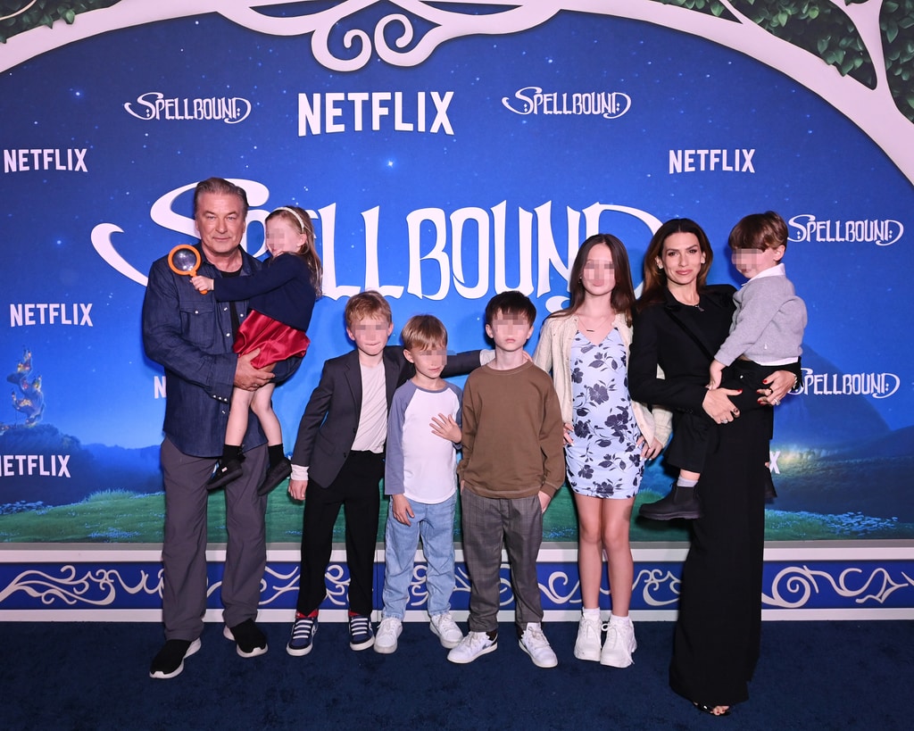 Alec e Hilaria Baldwin con sus hijos