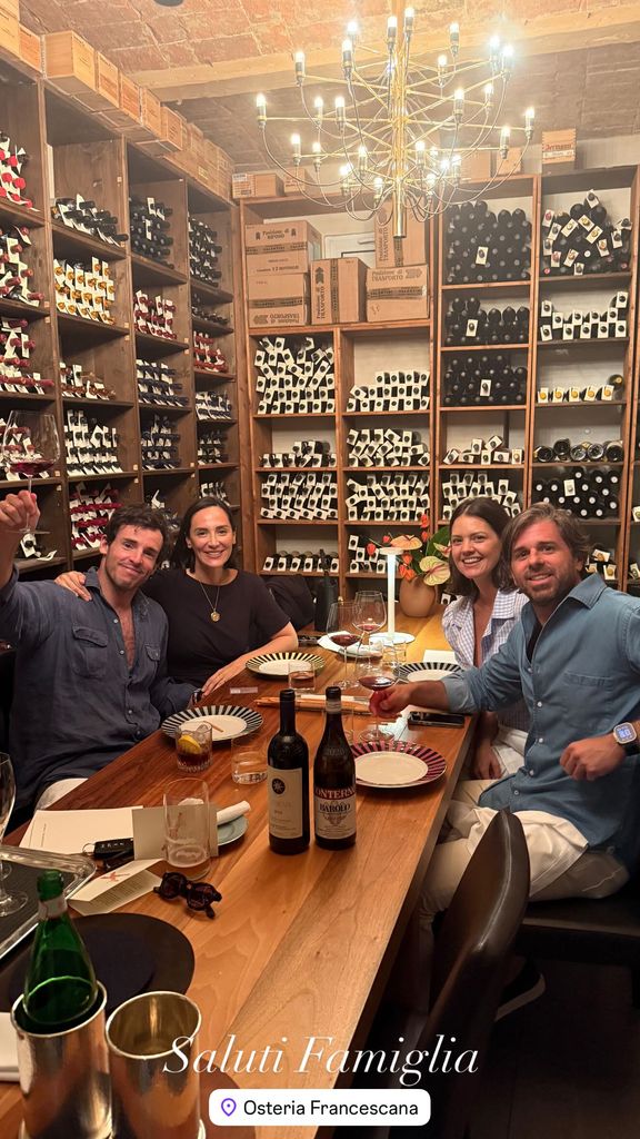Iñigo Onieva, Tamara Falcó, Isabelle Junot y Álvaro Falcó cenando en Italia