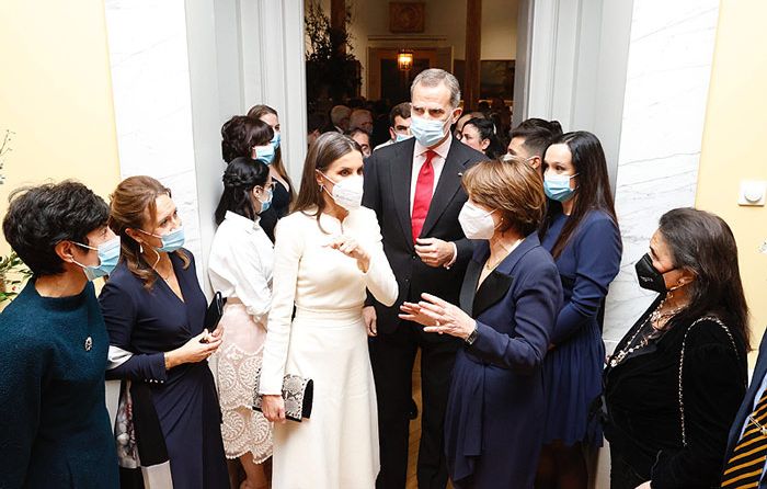 Los Reyes inauguran su viaje de Estado a Suecia con una recepción para la comunidad de españoles