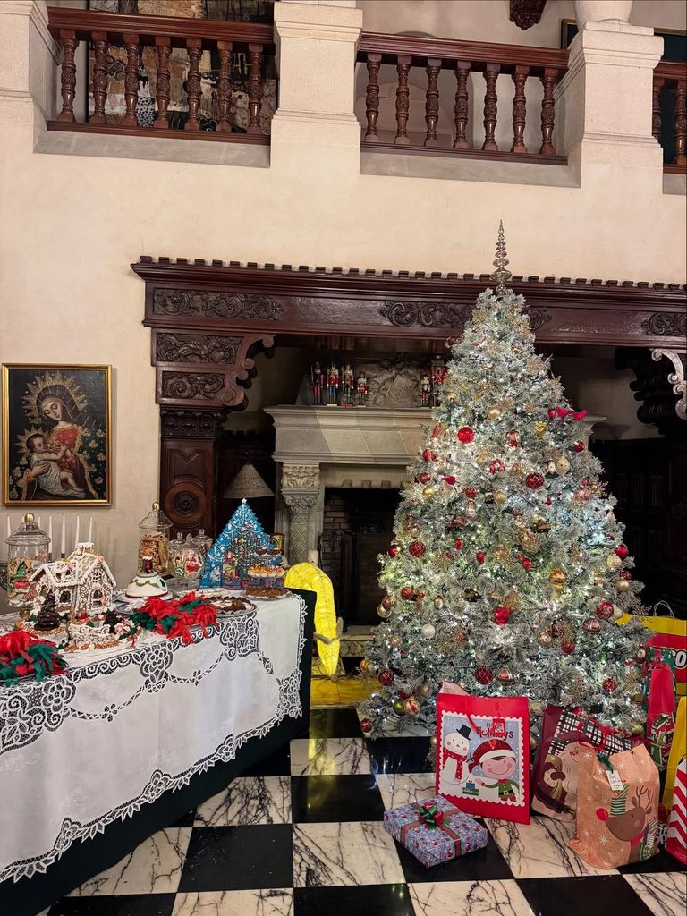 Sassa de Osma pasando la Navidad en Lima, Perú con su familia.
