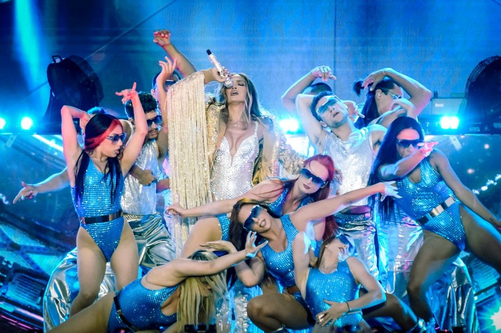 Jennifer Lopez actúa en Pontevedra rodeada por sus bailarines