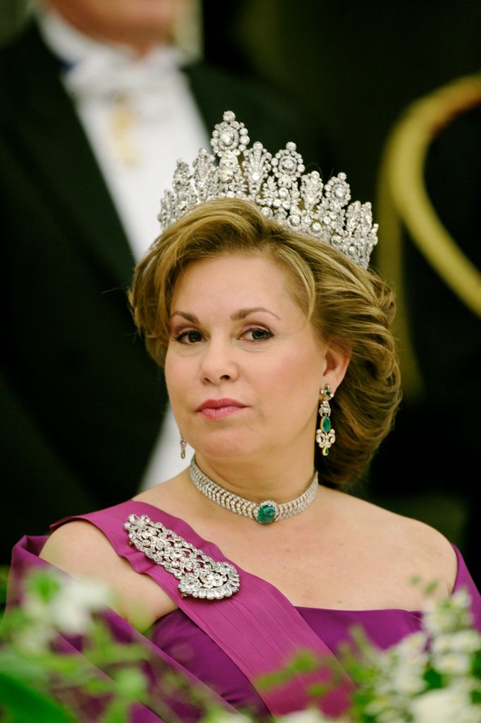 La Gran Duquesa junto a la Tiara Imperial de Luxemburgo