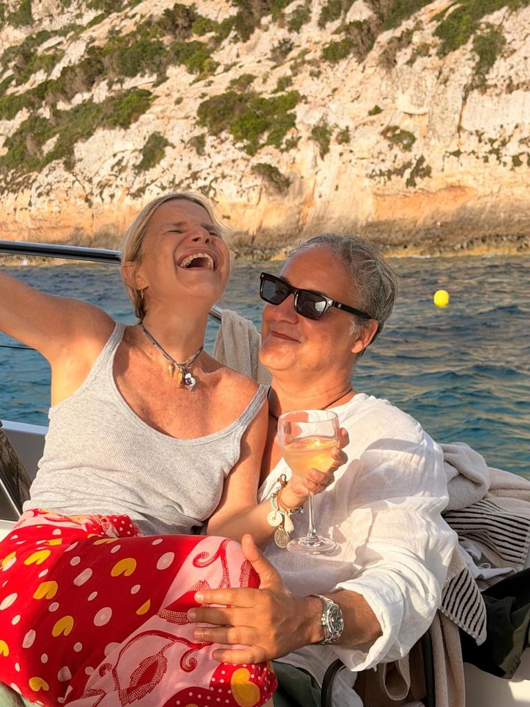 Eugenia y Narcís se divierten en un barco en alta mar