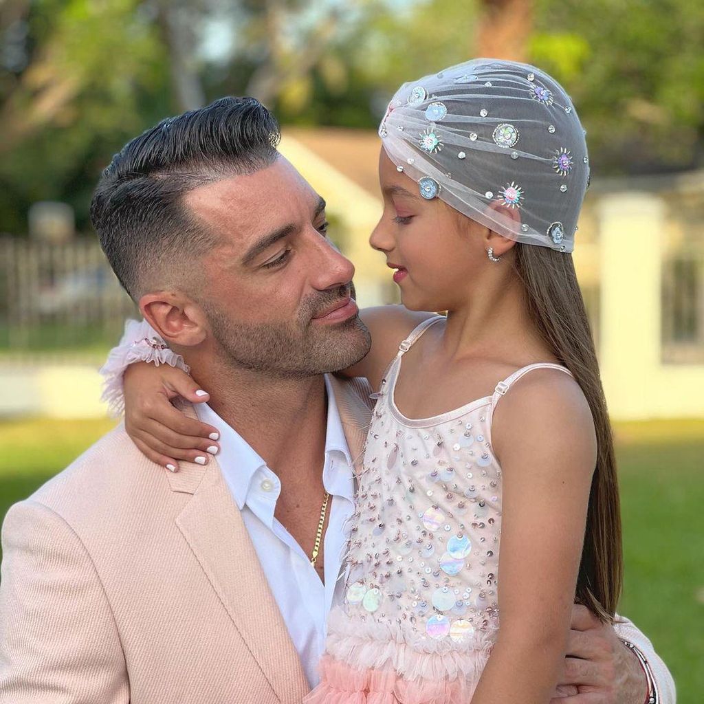 Toni Costa y su hija Alaïa