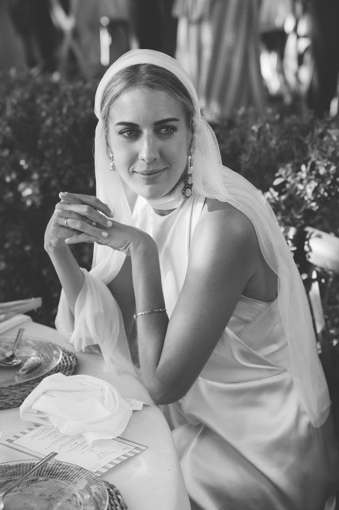 Nerea con vestido de novia de Laura Ponte y velo estilo 'julieta'