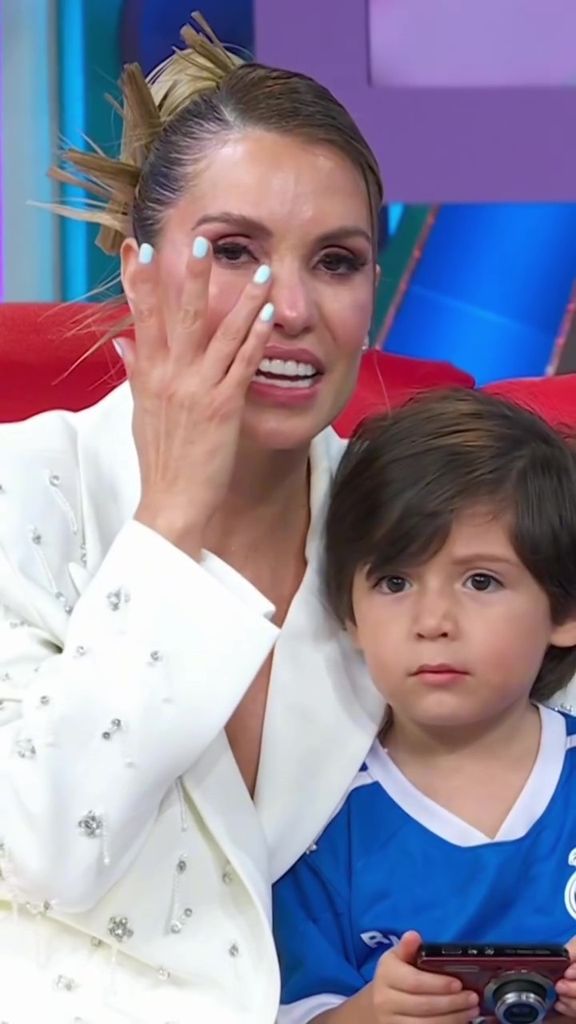 Andrea Escalona reaccionó sorprendida ante la sorpresa que le prepararon en el programa 'Hoy'.