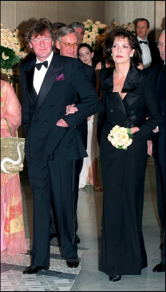 Vestidos de Carolina de Mónaco que inspiran looks de fiesta